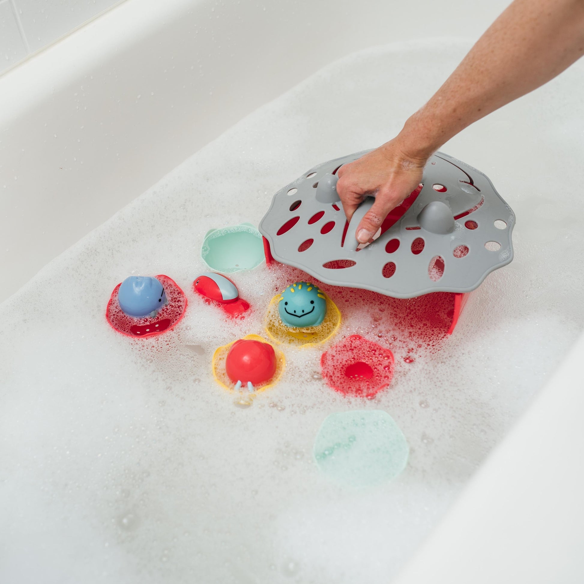Dr. Brown’s™ CleanUp™ Dino-Scoop Baby Bath Toy Organizer